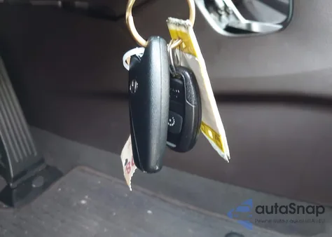 2017 Hyundai Santa Fe Sport 2.4L z USA, uszkodzony, nr VIN 5NMZUDLB1HH002299